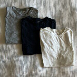 3 Washed t-shirts: Navy, White, and Gray